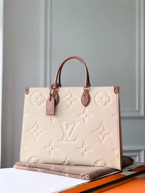 lv on the go empreinte pm|More.